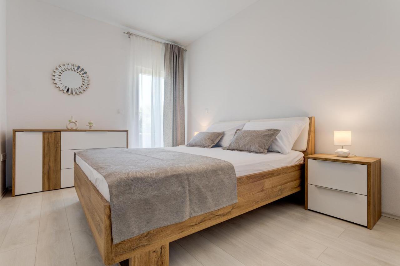 Love Apartments Zečevo エクステリア 写真