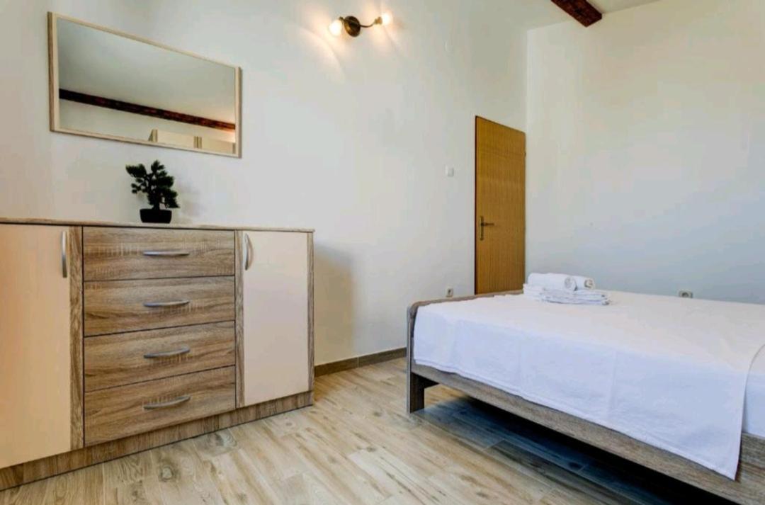 Love Apartments Zečevo エクステリア 写真